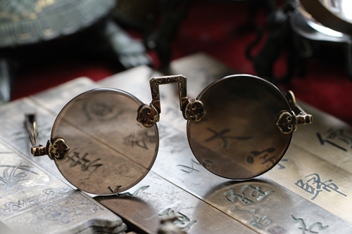 glasses-1799244_1920.jpg